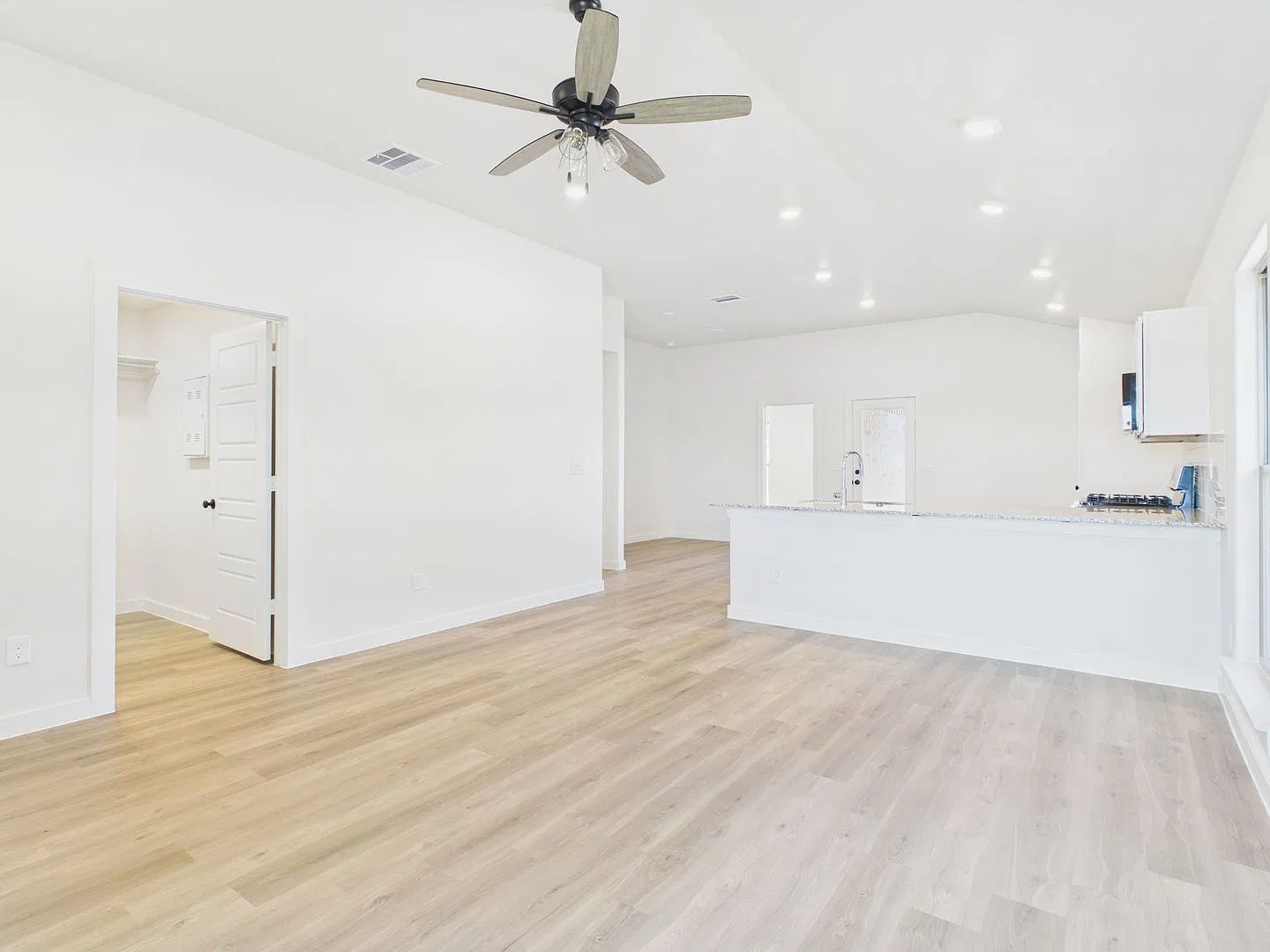 Brand-New 3 Bedroom, 2 Bathroom Rental in Homestead!! — Photo 4