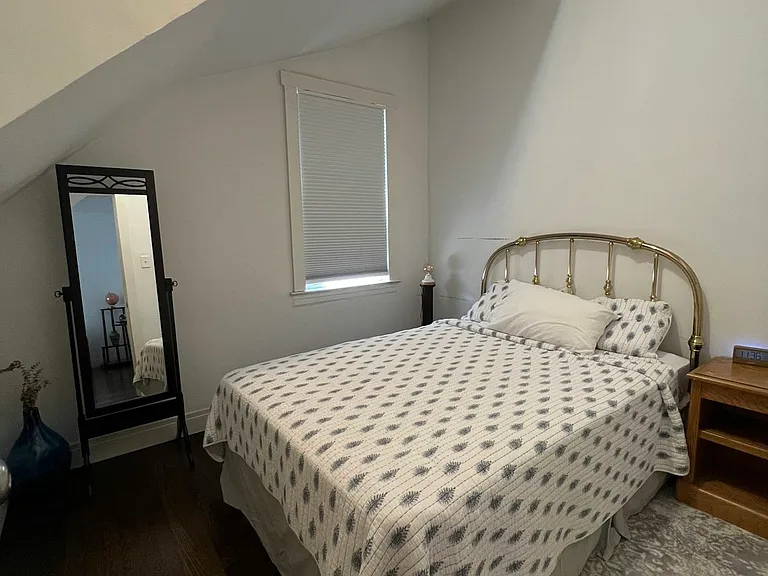 1916 N Rockwell St #1 — Photo 10