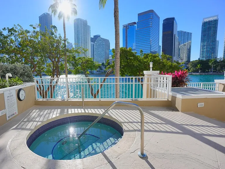 701 Brickell Key Blvd #L04 — Photo 6