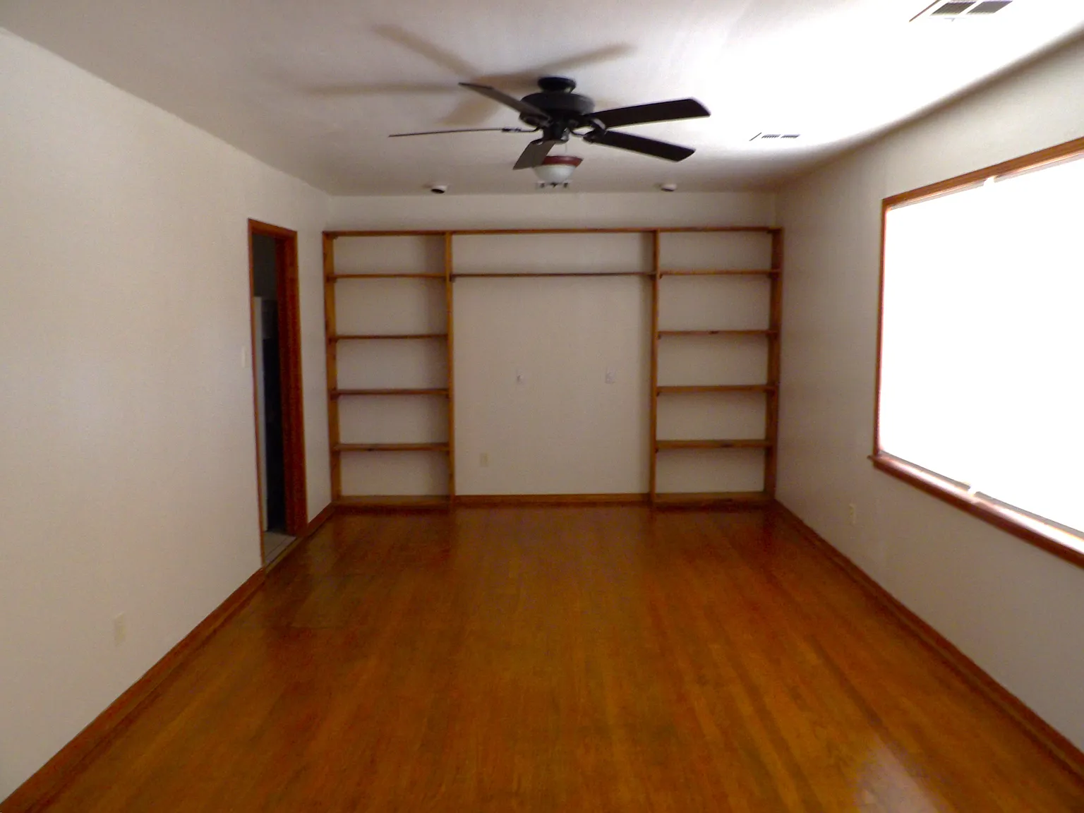 2 bed, 1050 sqft, $995 — Photo 2