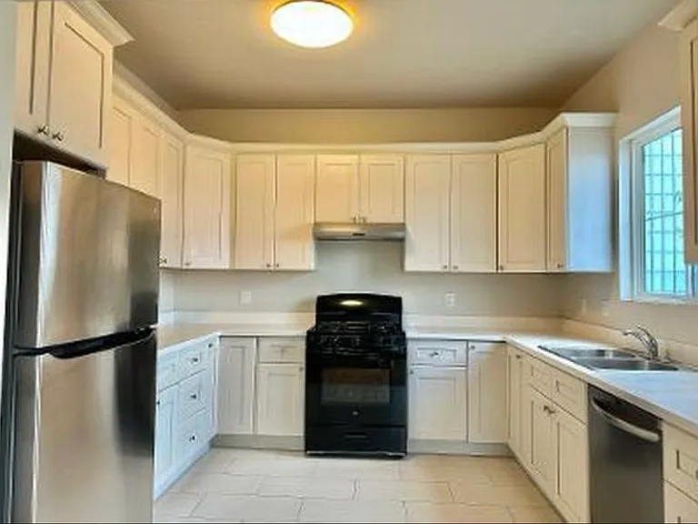 432 Capitol Ave — Photo 1