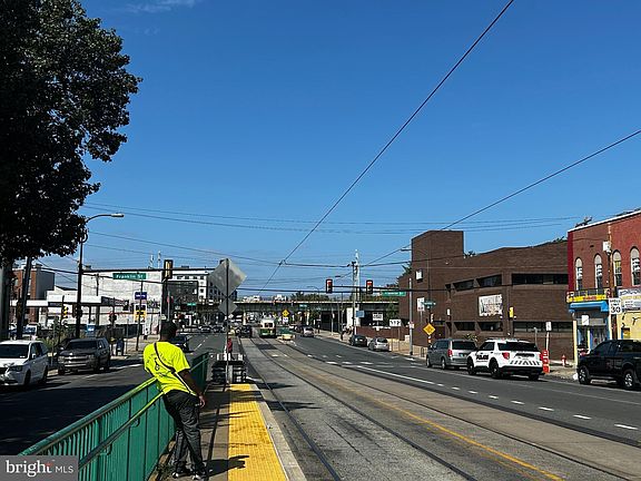 4th image of 705 W Girard Ave