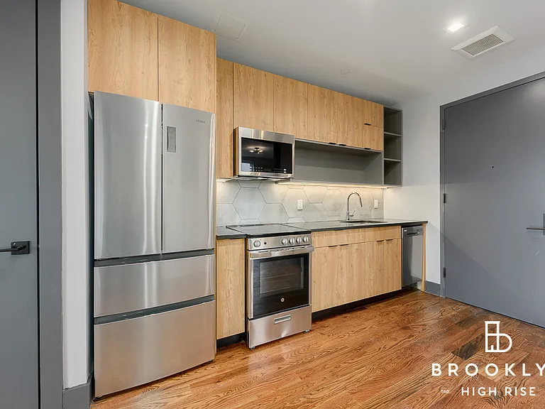 1461 Gates Ave #5E — Photo 3