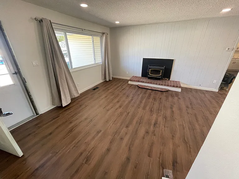 313 Granada Dr — Photo 17