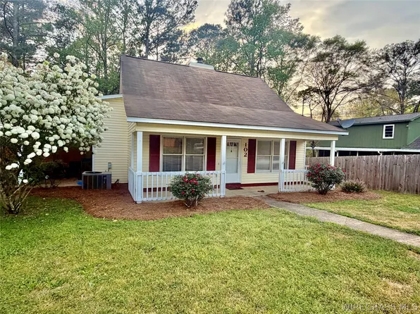 102 Pinewood Dr, Enterprise, AL 36330