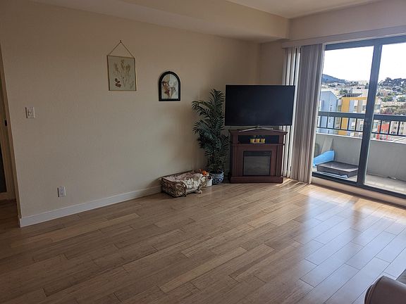 3rd image of 601 Van Ness Ave APT 752