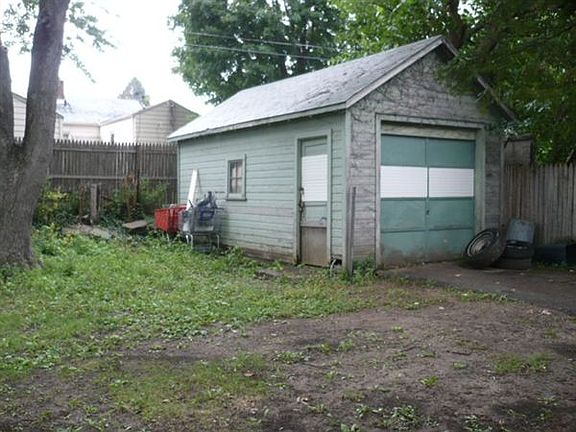 Berkley 2616 Garage