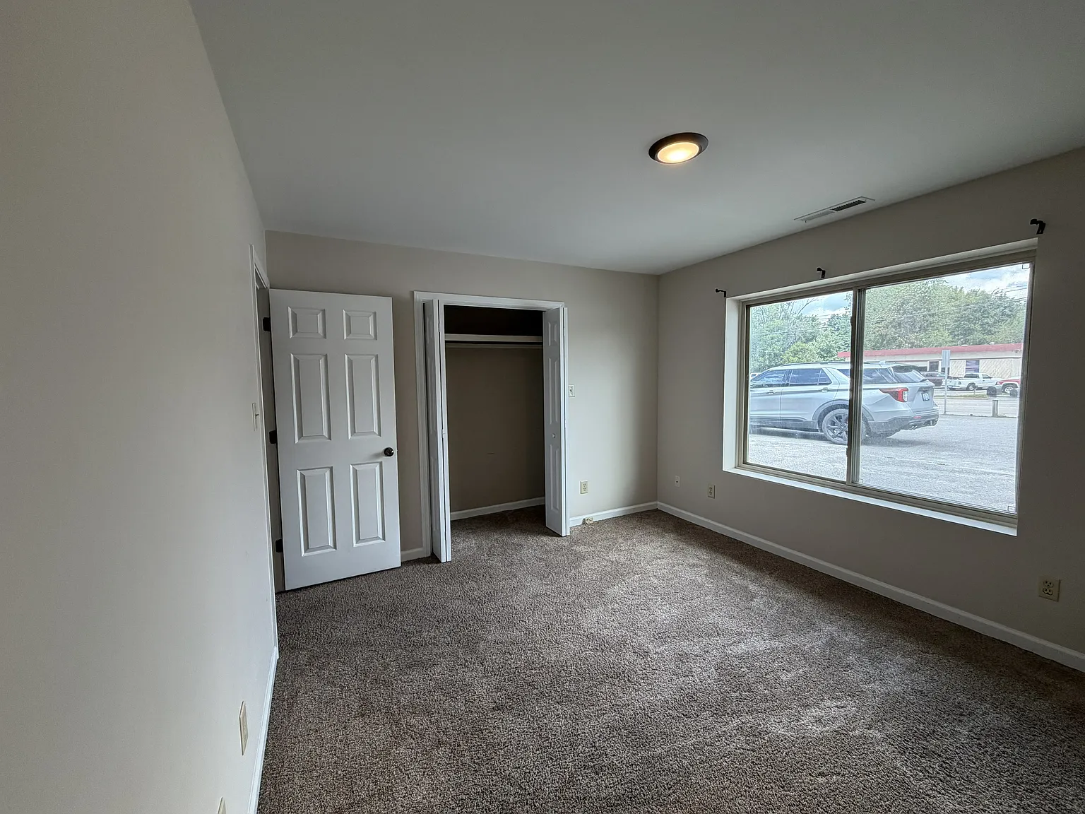 2 bed, 1050 sqft, $900 — Photo 4