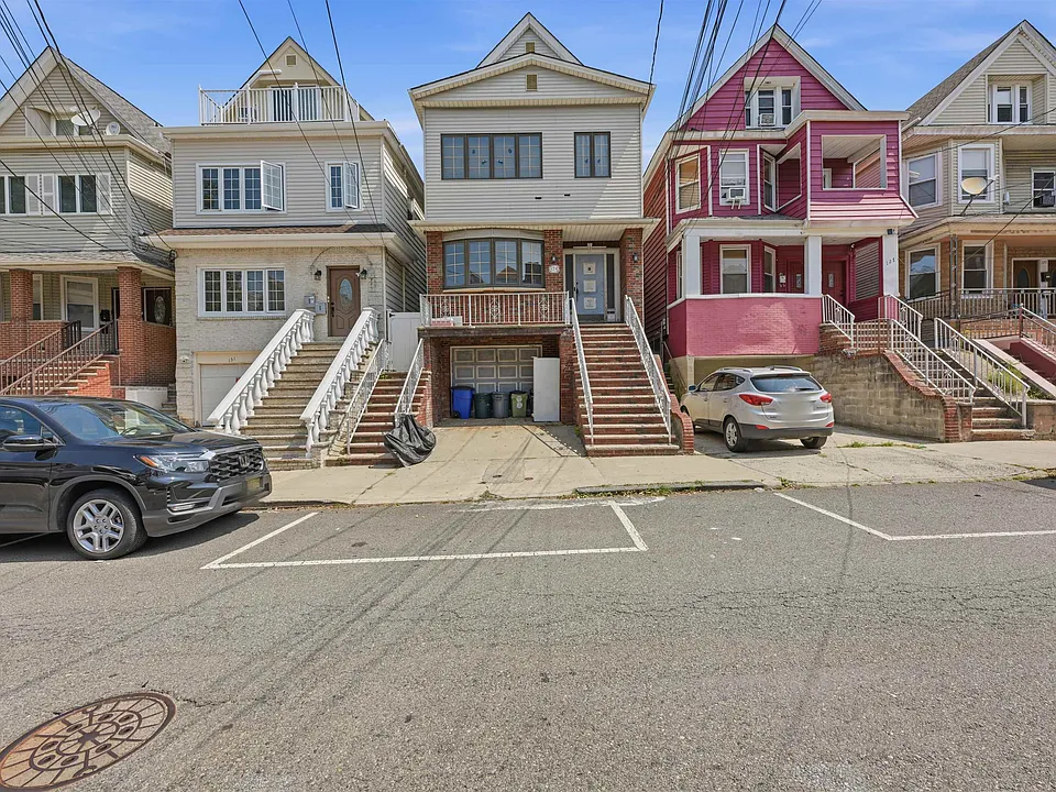 129 W 28th St #1