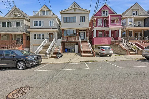 129 W 28th St #1 Photo 1
