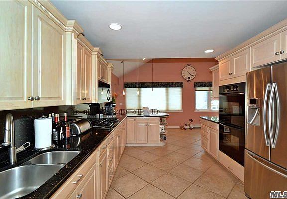 5th image of 64 Wallace Dr