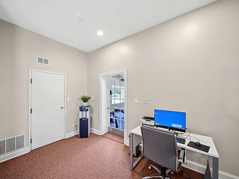 Waterford Place Apartments — Photo 24