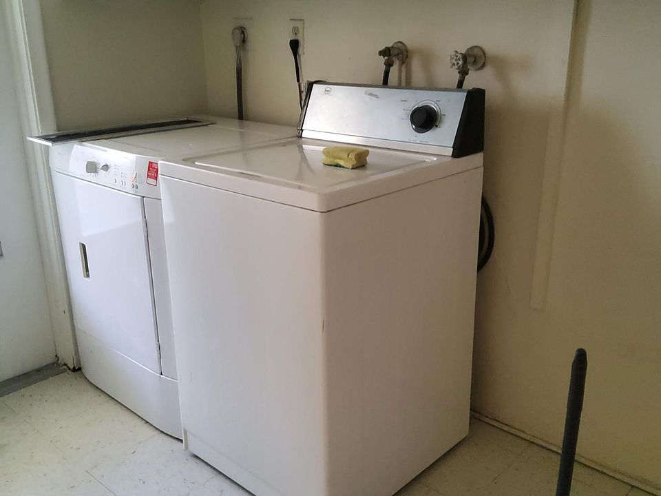 1st image of 430 SE 13th Dr