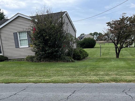 3rd image of 5916 Picnic Woods Rd