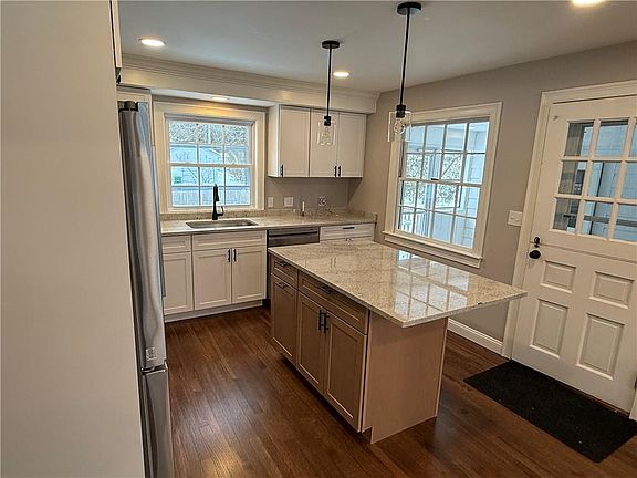 5th image of 101 Farmland Rd