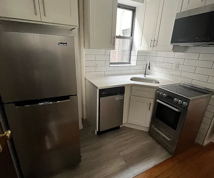 532 E 82nd St #17