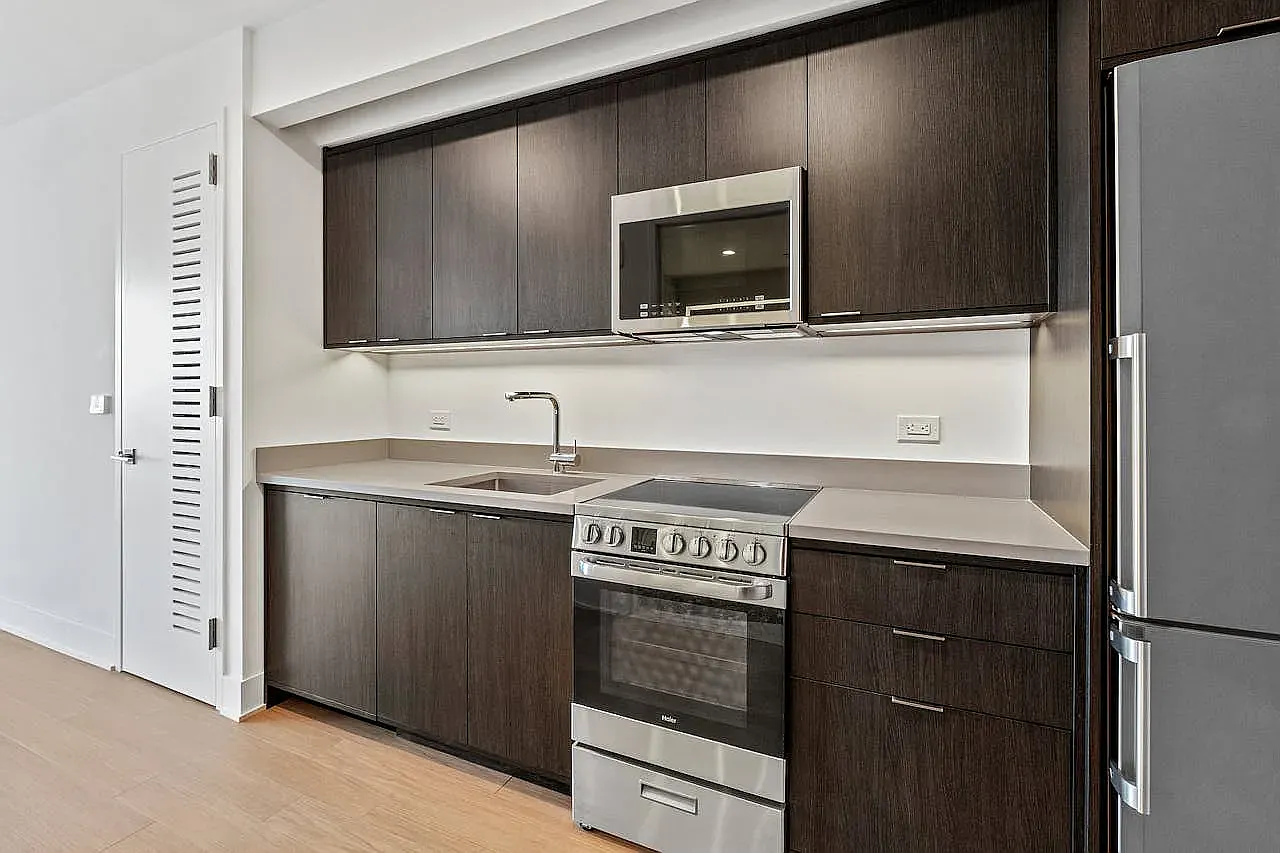 662 Pacific Street — Photo 3