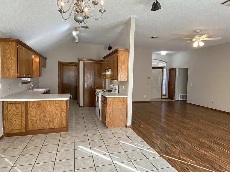 13101 Mapleleaf Dr — Photo 7