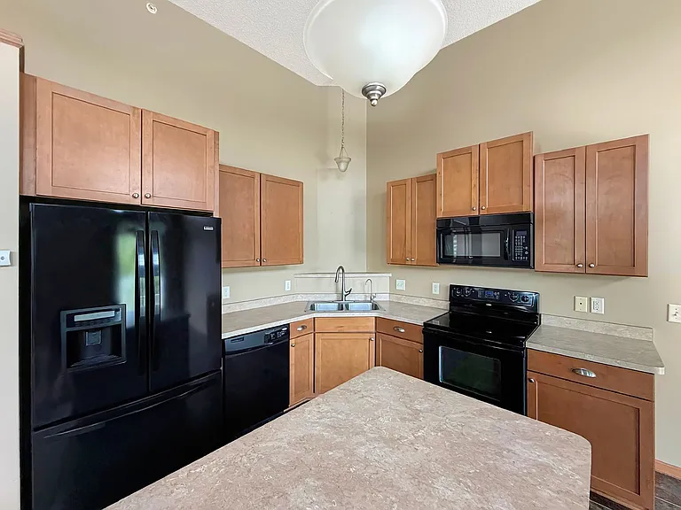 15251 Maryland Ave — Photo 6