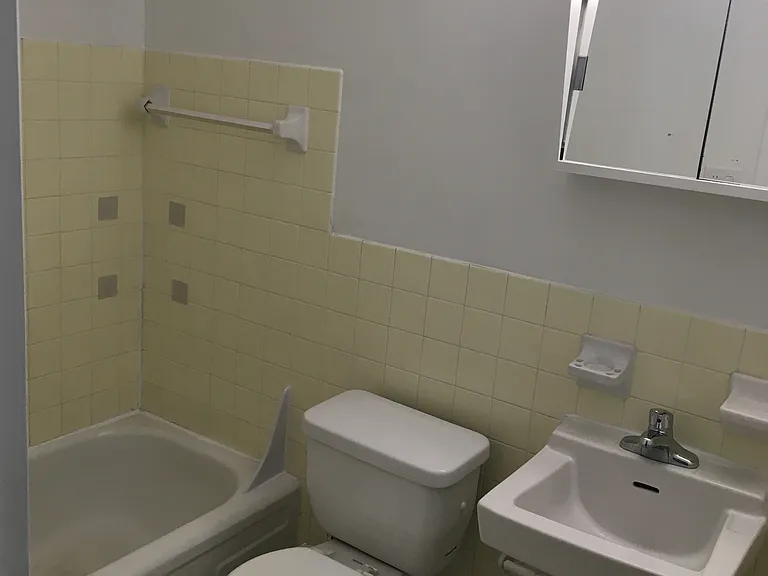 Valley York Apartments — Photo 32