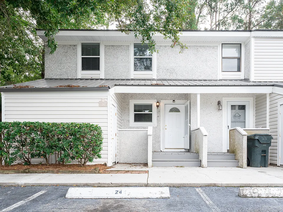 1000 Sea Island Rd #24