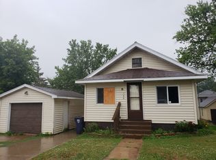 146 S Chestnut St, Ellsworth, WI 54011