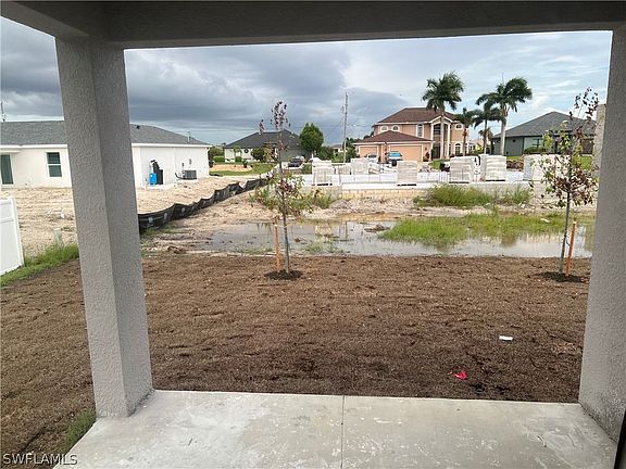4th image of 302 NW 25th Pl