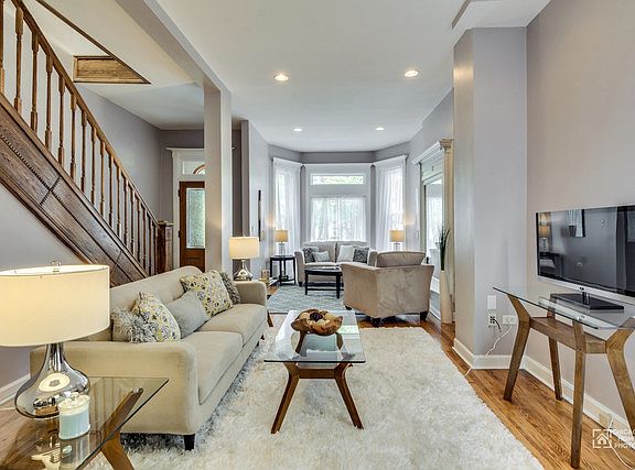 3rd image of 4805 S Langley Ave #0