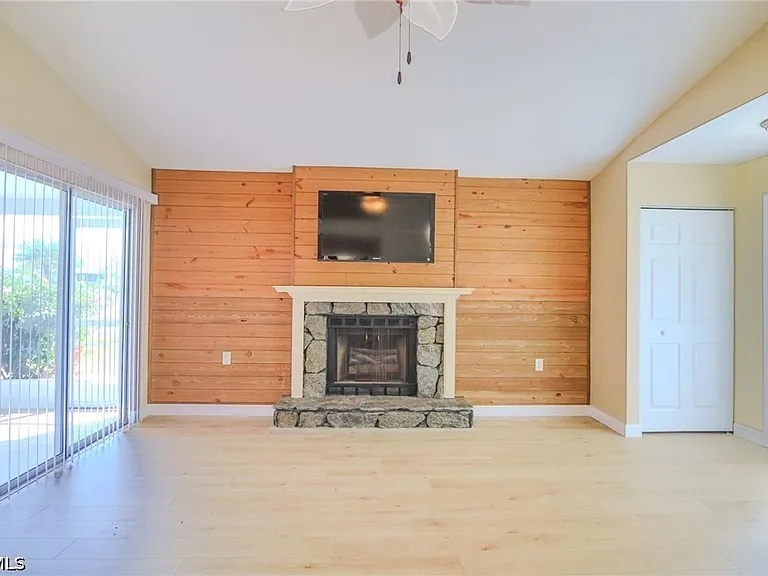 6250 Timberwood Cir #101 — Photo 8