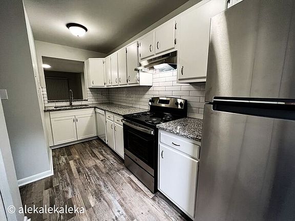 5th image of 219 Village Ln Unit D