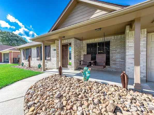 3206 Fox Run Dr, Alvin, TX 77511