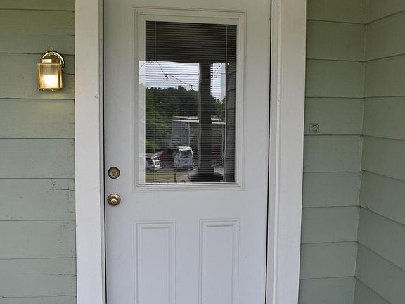 4th image of 1188 E Main St