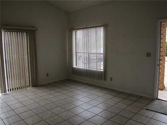 4th image of 204 Cutlass Dr #A