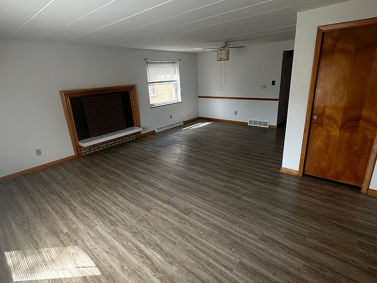 1777 Liberty Dr — Photo 2