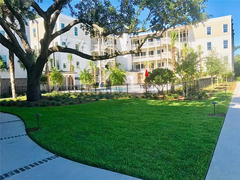 111 Gascoigne Ave #204 — Photo 4