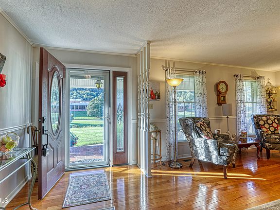 5th image of 101 Arrowhead Dr