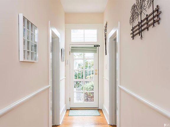 5th image of 121 Fair Oaks St