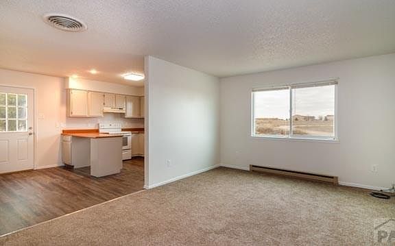 5th image of 390 E Stardust Dr