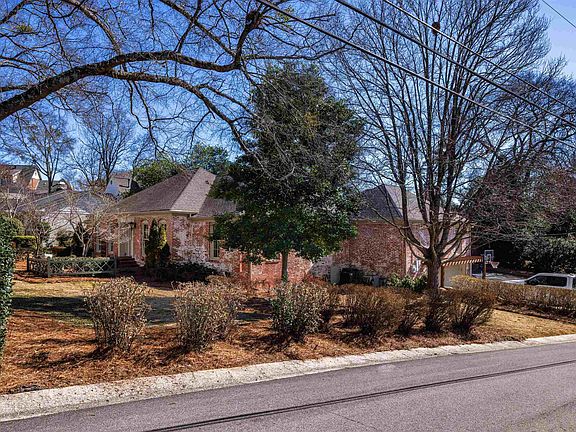 3rd image of 2201 Chanticleer Ln