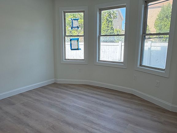 3rd image of 136 Winter St #3