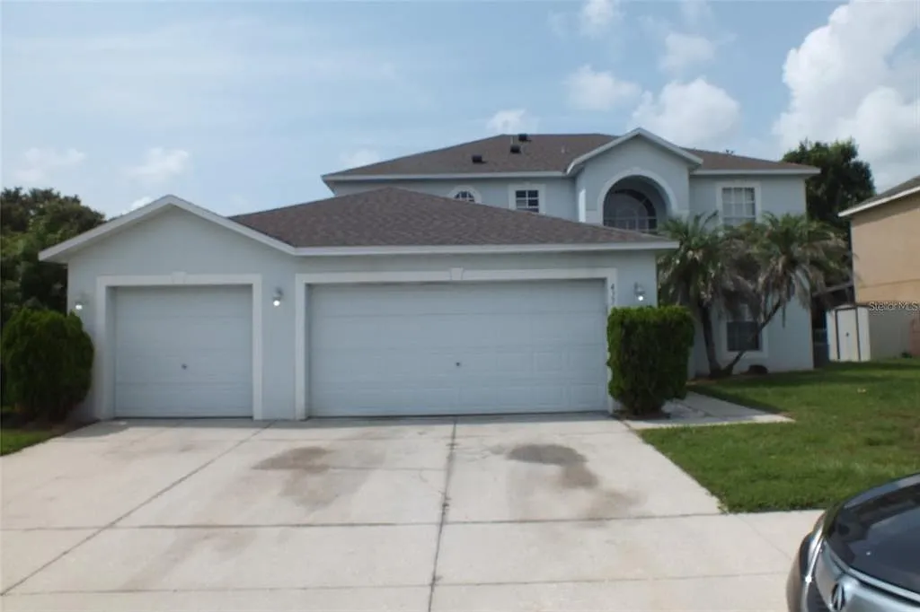 4 bed, 2.5 bath, 2200 sqft, $2,250 — Photo 1