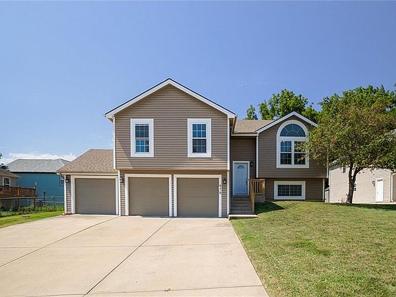 2nd image of 414 Hillbrook Ct
