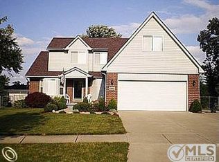 23891 Leighwood Dr, Woodhaven, MI