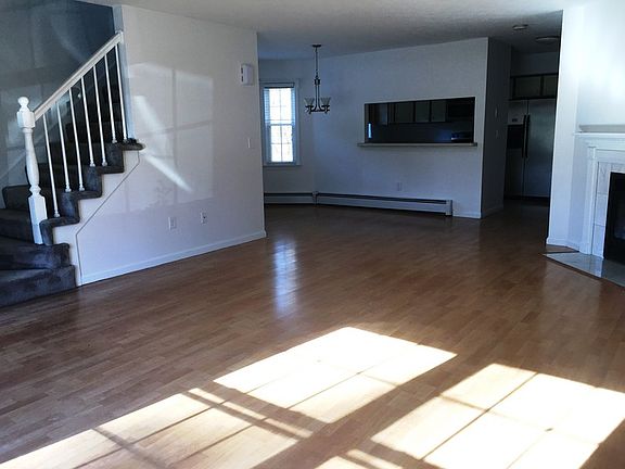 View of dining/kitchen area. : View of dining/kitchen area.