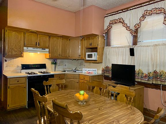 3rd image of 2428 S Avers Ave