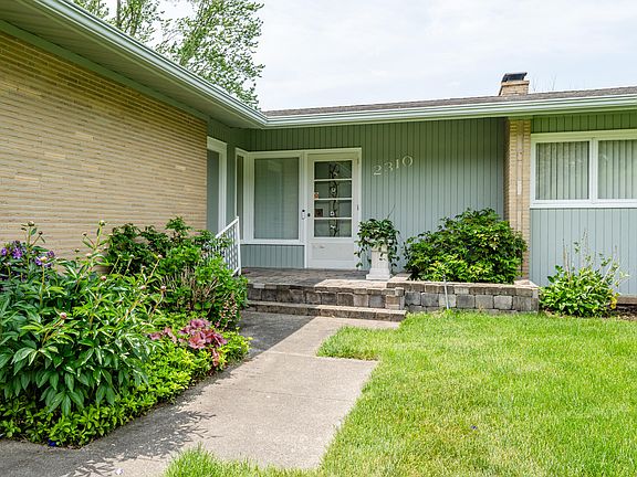 4th image of 2310 Riverbend Dr