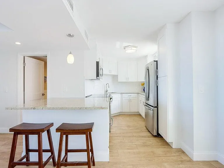 130 Lakeshore Dr #923 — Photo 6