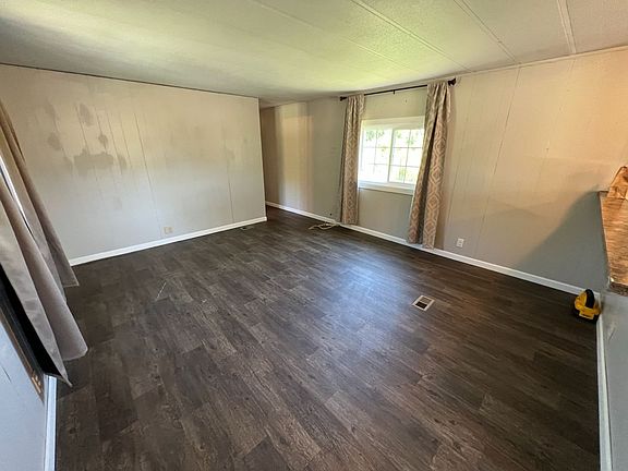 3rd image of 6 Reeves Rd