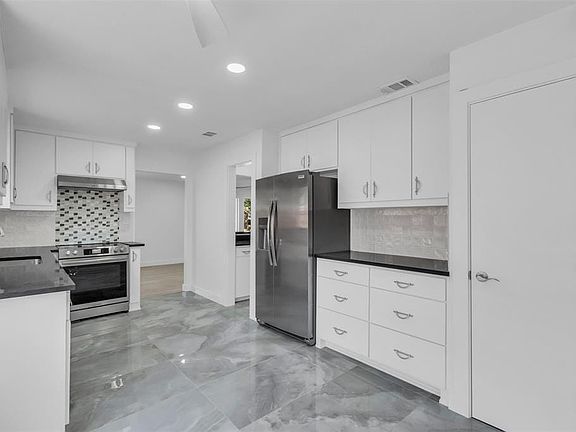 3rd image of 10690 Pagewood Dr