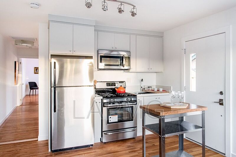 1st image of 1159 1/2 Bellevue Ave